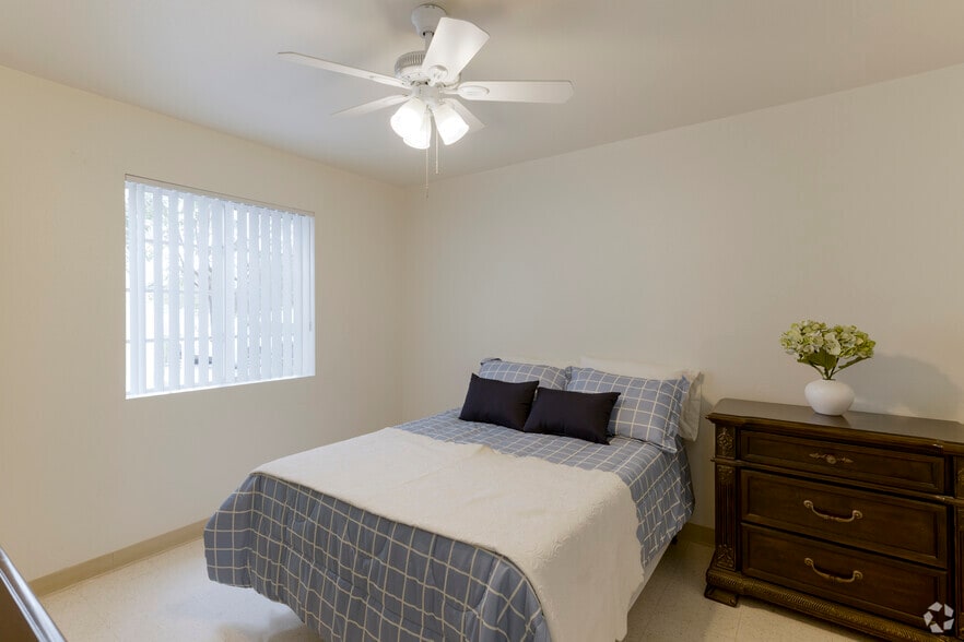 More Photos Of 2302 W Colter St, Phoenix Apartments For Lease