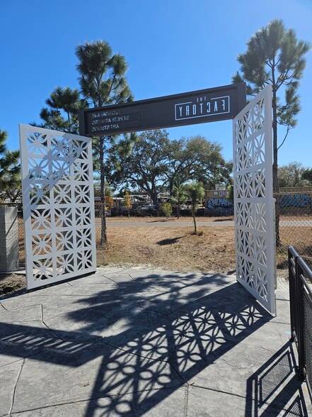 More Photos Of 2606 Fairfield Ave S, Saint Petersburg Light Manufacturing For Lease