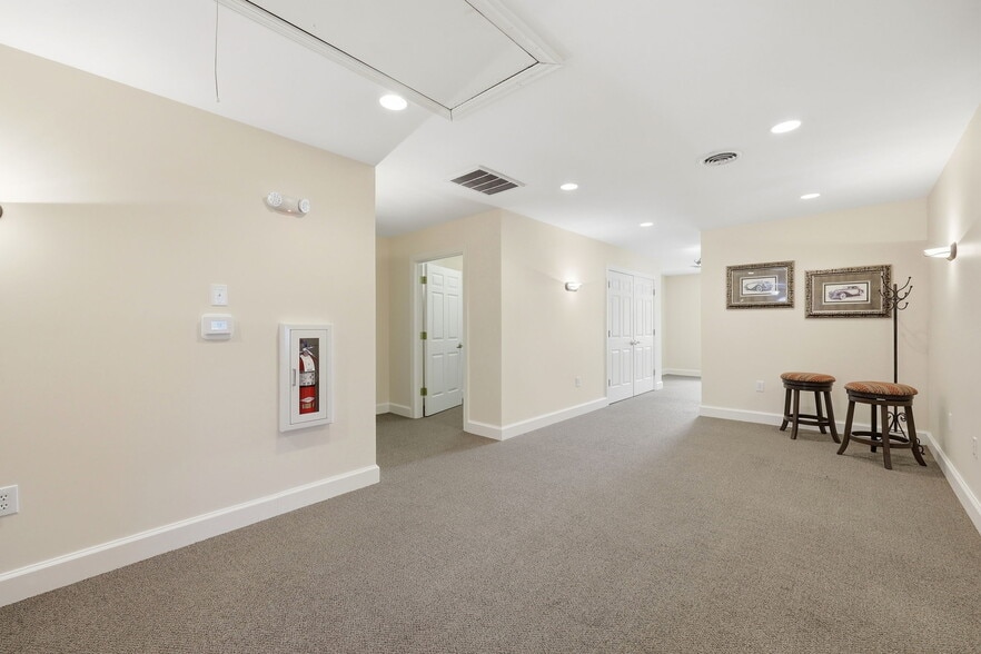 More Photos Of 845 Johns Hopkins Dr, Greenville Medical For Lease