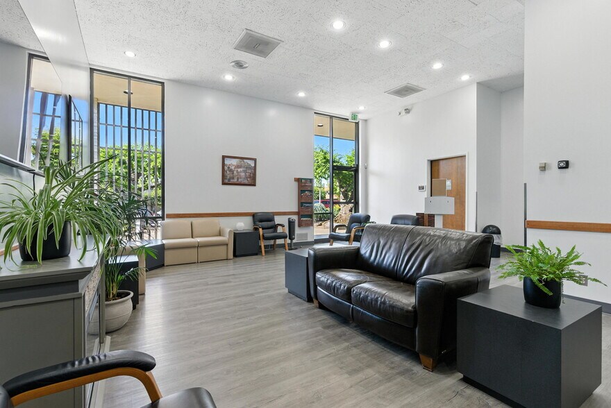 More Photos Of 400 NE Roberts Ave, Gresham Medical For Sale