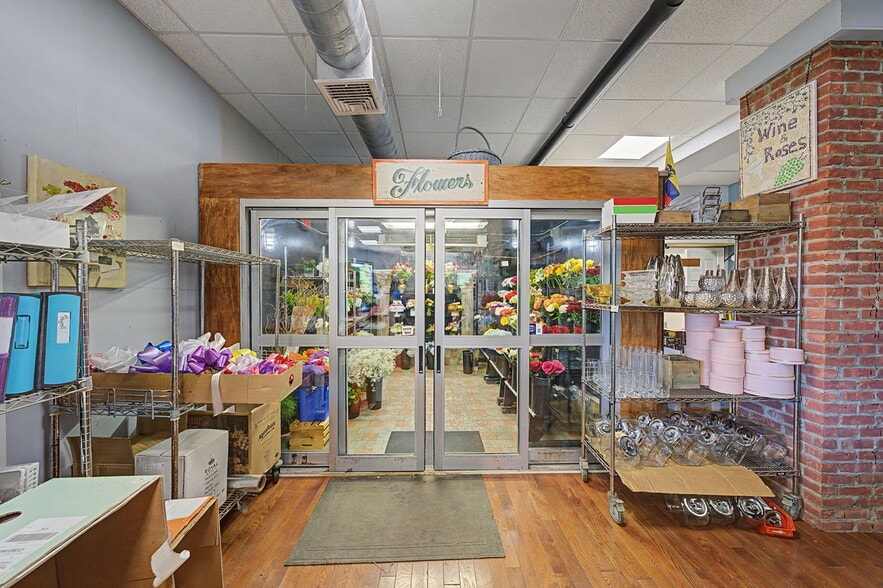 More Photos Of 185 D, New Milford Storefront Retail Office For Lease