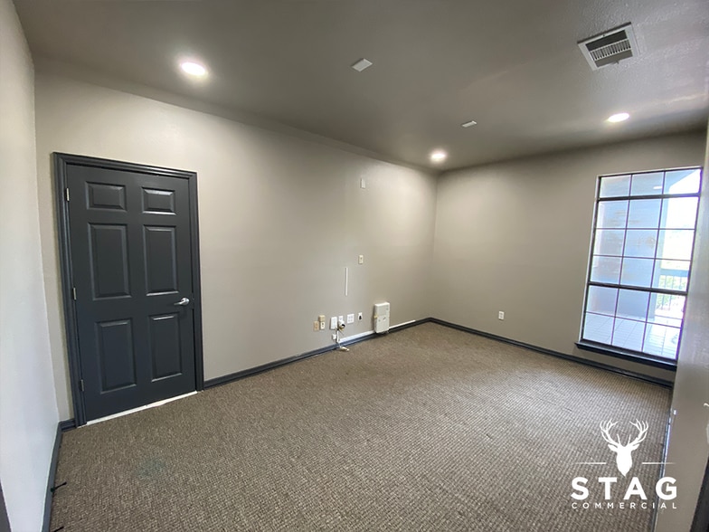 More Photos Of 525 S Carroll Blvd, Denton Office Residential For Lease