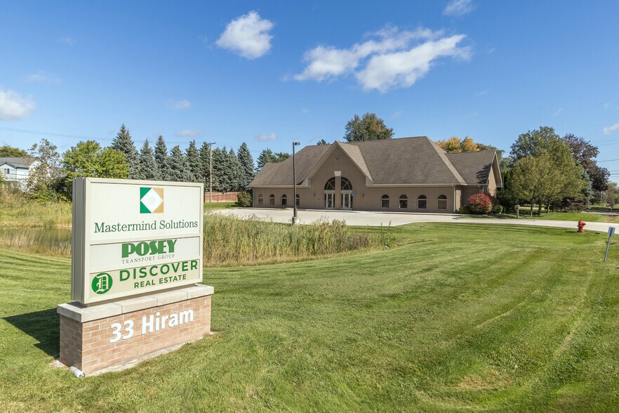 More Photos Of 33 Hiram St, Lake Orion Office For Lease