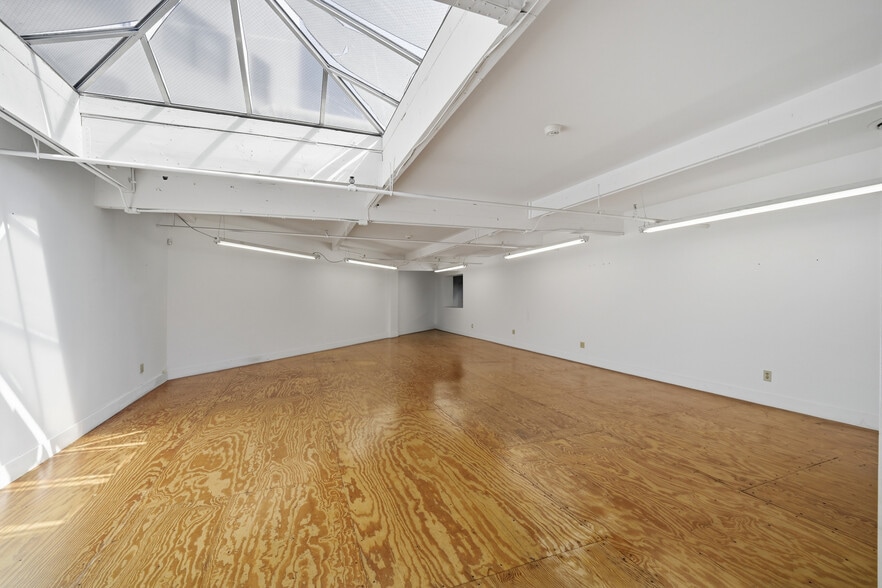 More Photos Of 805 Traction Ave, Los Angeles Showroom For Lease