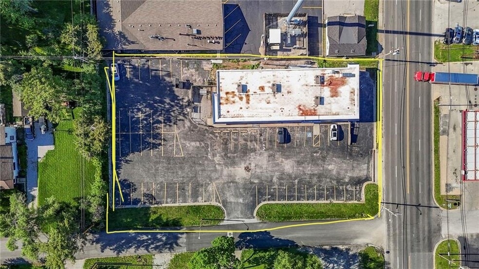 More Photos Of 4545 N Brighton Ave, Kansas City Bar For Sale