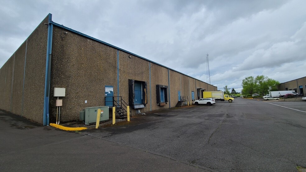More Photos Of 4925-4931 Indian School Rd NE, Salem Warehouse For Lease