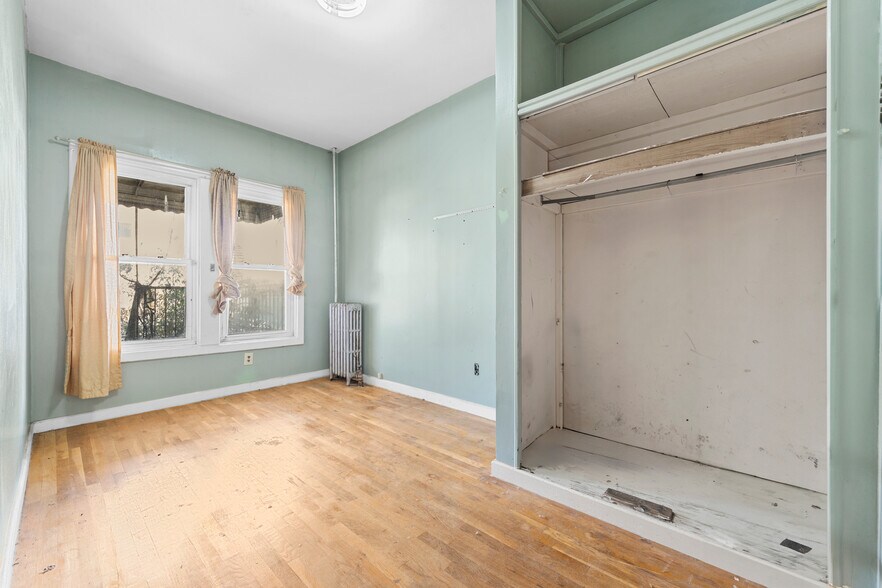More Photos Of 108 Veronica Pl, Brooklyn Land For Sale