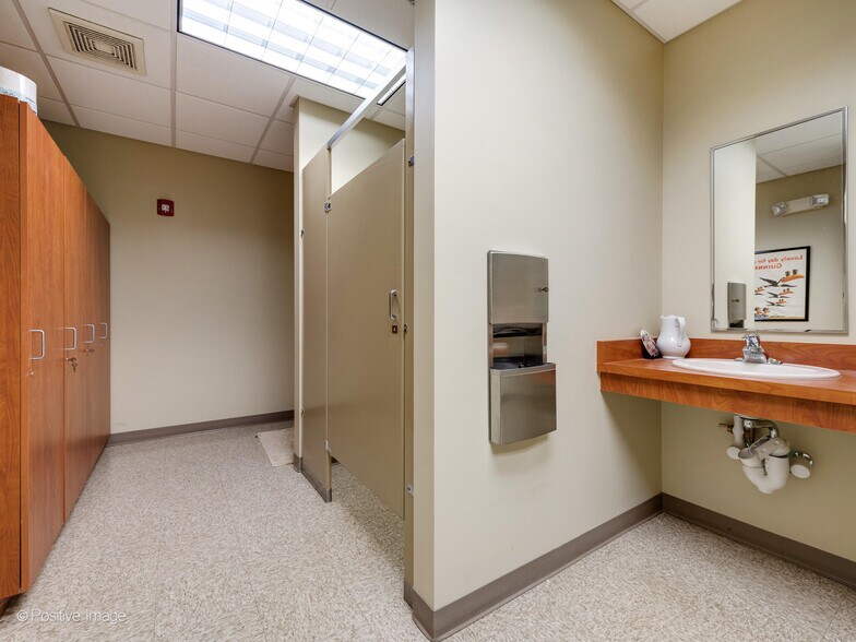 More Photos Of 400 S County Farm Rd, Wheaton Office For Sale