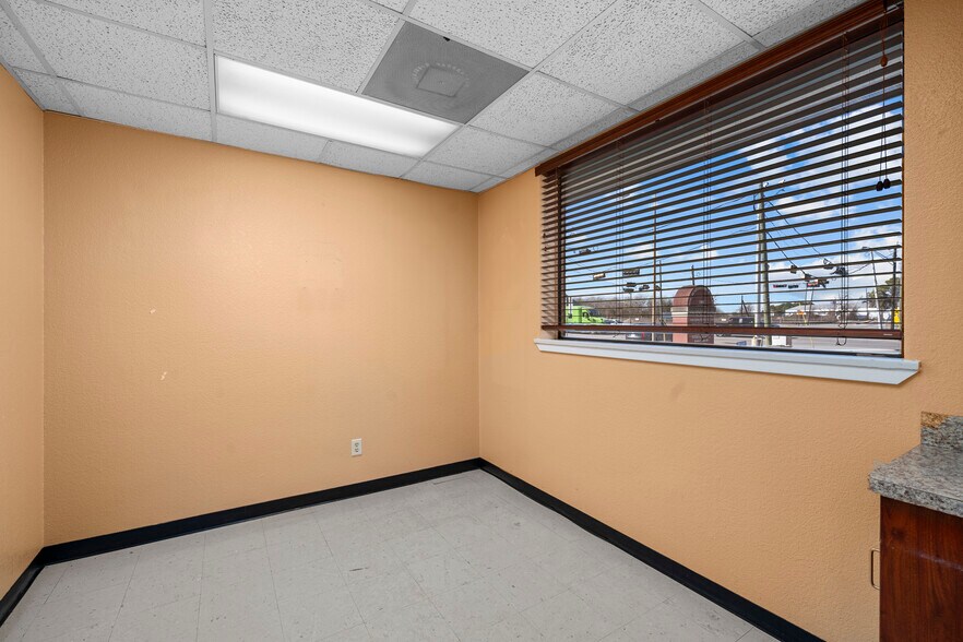 More Photos Of 1601 Liberty St, Richmond Medical For Lease