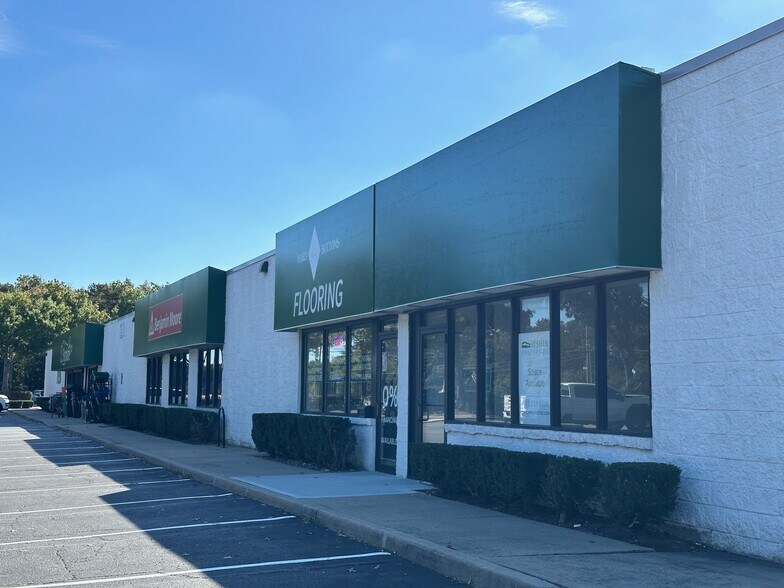 More Photos Of 3600-3606 Veterans Memorial Hwy, Bohemia Freestanding For Lease