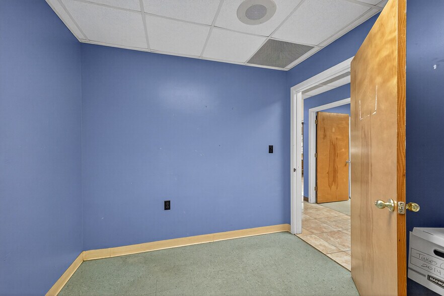 More Photos Of 1500 N Pace Blvd, Pensacola Freestanding For Sale