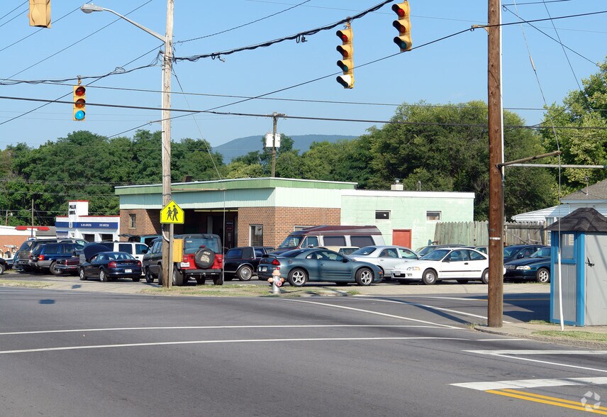 More Photos Of 105 E 4th St, Salem Auto Repair For Sale