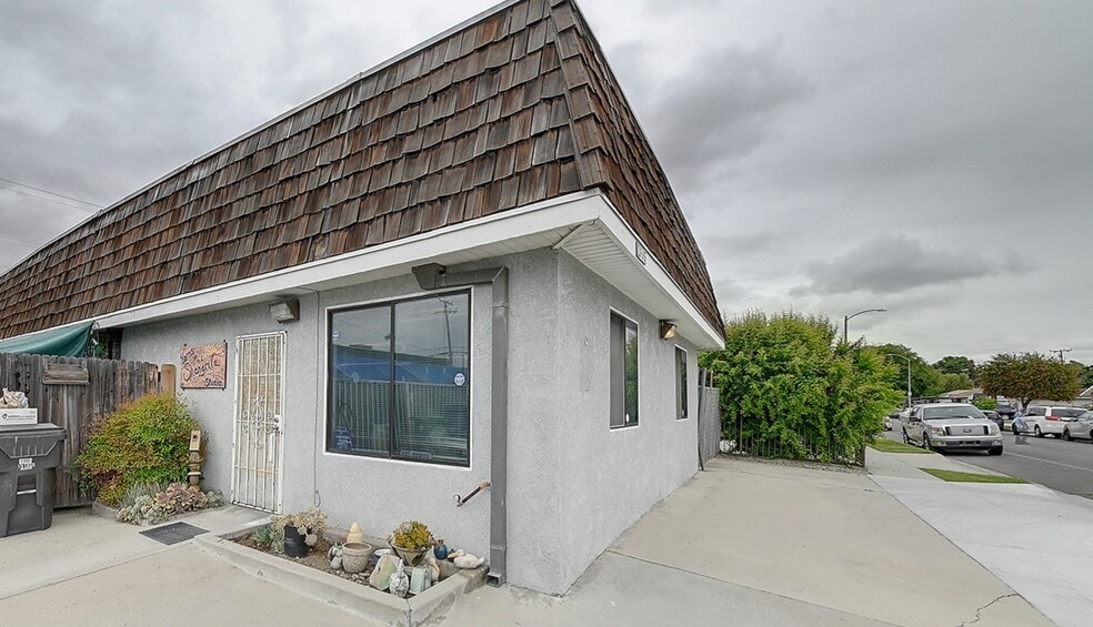 Primary Photo Of 2715 E 56th St, Long Beach Office For Sale