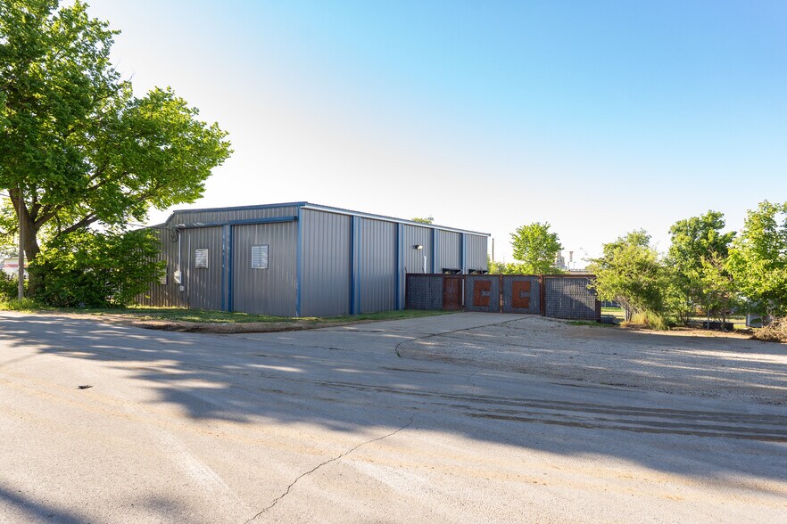 More Photos Of 1085 Schmieding Ave, Springdale Industrial For Sale