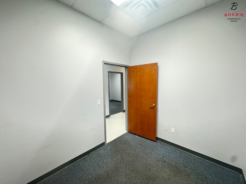 More Photos Of 4811 Quarry Run, San Antonio Light Distribution For Lease