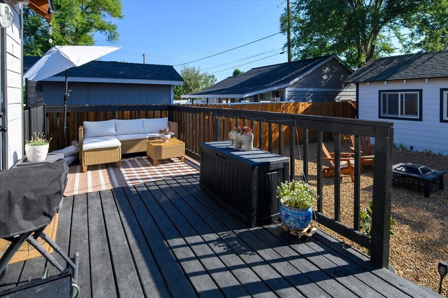 More Photos Of 736 SW 10th St, Redmond Office For Sale