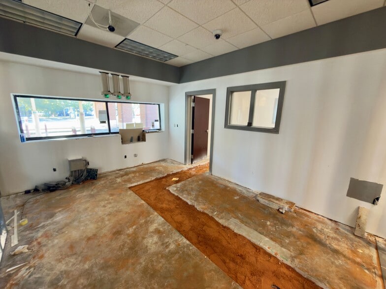 More Photos Of 5061 N 12th Ave, Pensacola Bank For Lease
