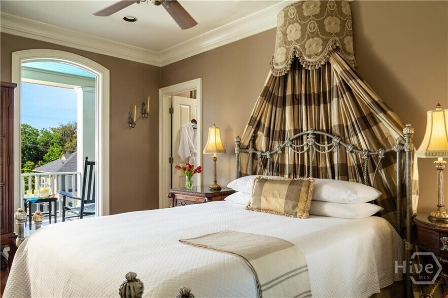 More Photos Of 109 W Liberty St, Savannah Hospitality For Sale