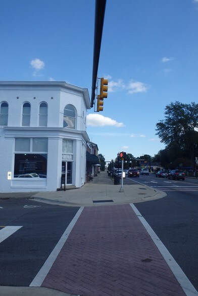 More Photos Of 146-148 W Trade St, Dallas Storefront Retail Office For Lease