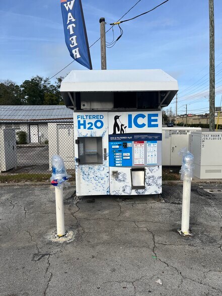 More Photos Of 1906 Parental Home Rd, Jacksonville Storefront For Sale