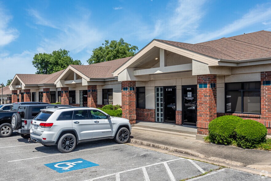 More Photos Of 3291 S Thompson St, Springdale Unknown For Lease