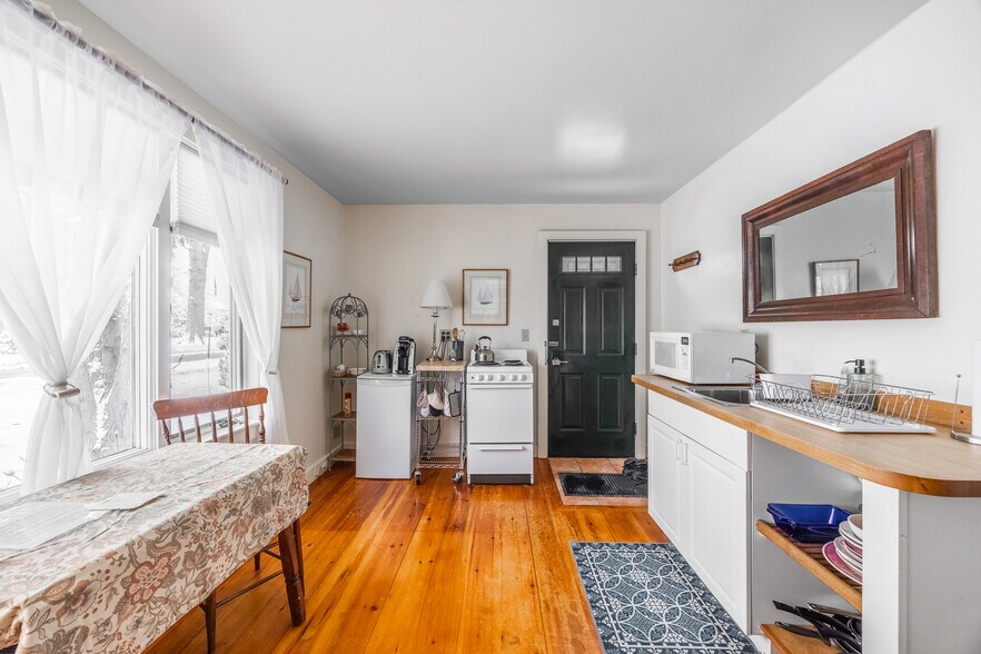 More Photos Of 40 Union St, Blue Hill Hospitality For Sale