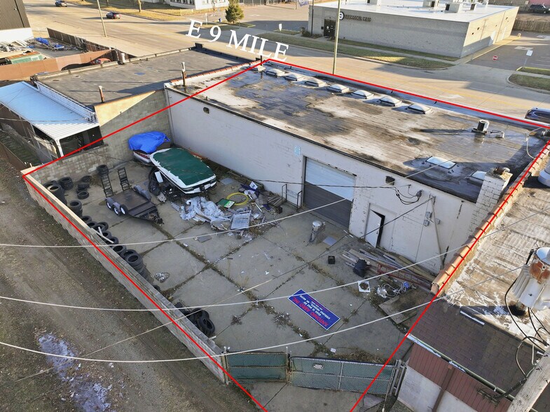 More Photos Of 6737 E Nine Mile Rd, Warren Warehouse For Lease