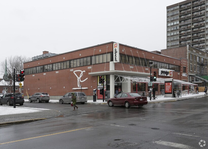 Primary Photo Of 5585-5595 Av De Monkland, Montréal Storefront Retail Office For Lease