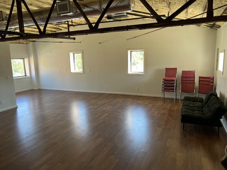 More Photos Of 1603 Albany St, Brunswick Light Distribution For Sale