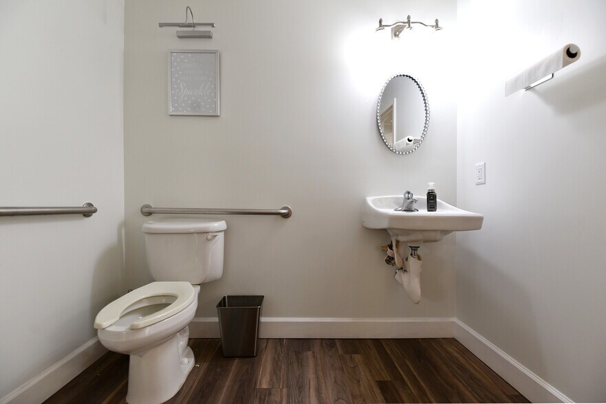 More Photos Of 13895 Hedgewood Dr, Woodbridge Medical For Sale