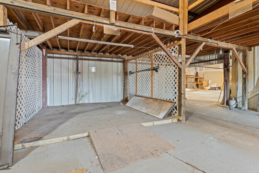 More Photos Of 947 Florida Ave SW, Denham Springs Flex For Sale