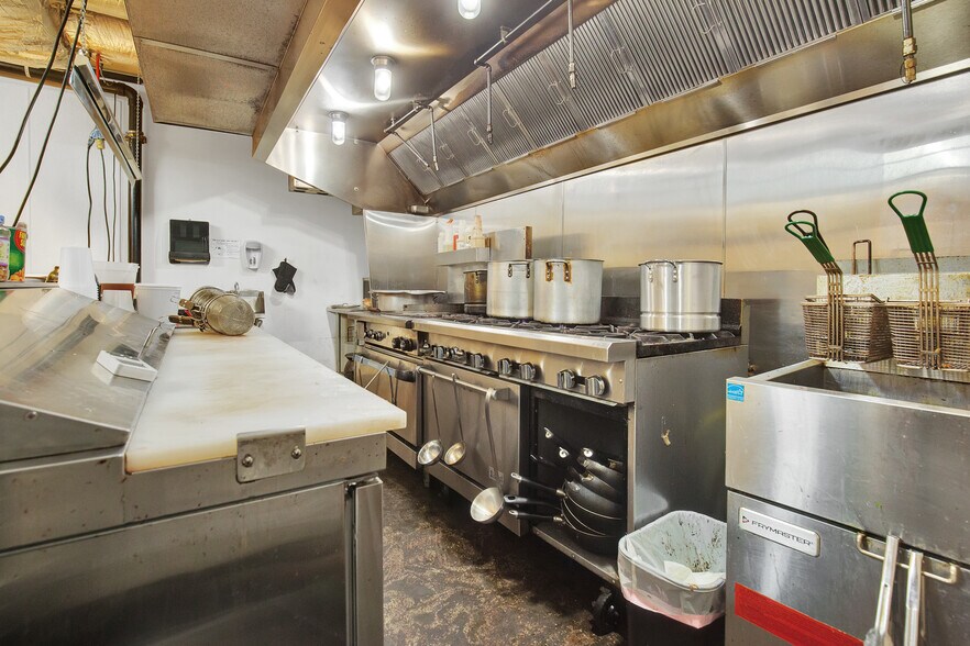 More Photos Of 5003 N Lombard St, Portland Restaurant For Lease