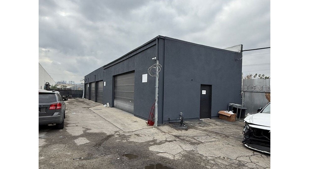 More Photos Of 21314-21316 Sherman Way, Canoga Park Service For Lease