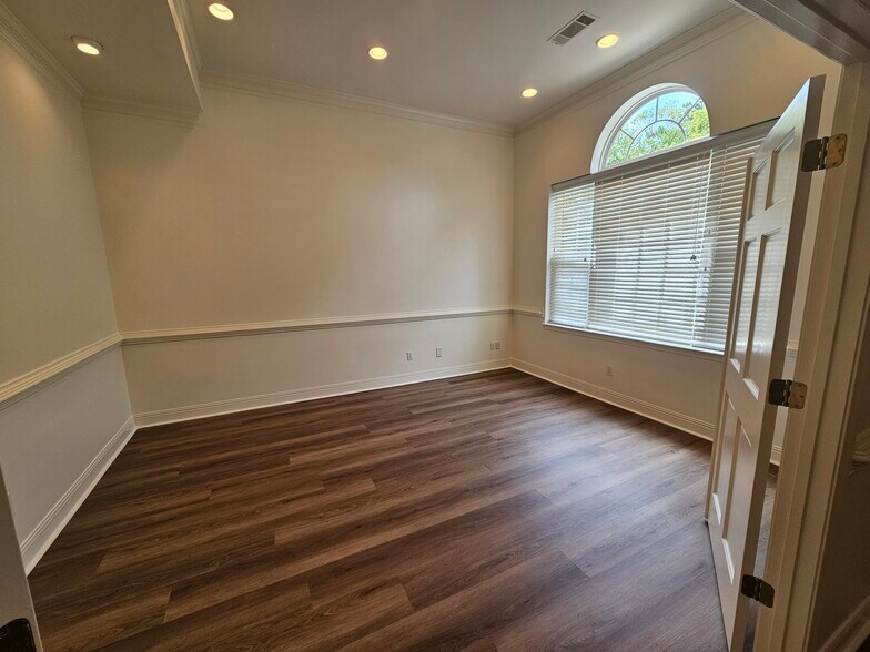 More Photos Of 1815 Lockeway Dr, Alpharetta Office For Sale