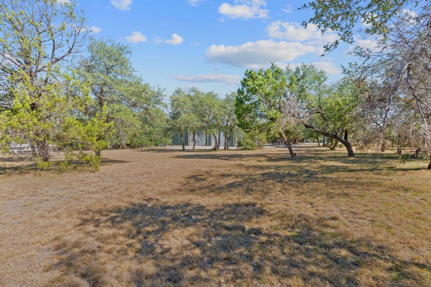 More Photos Of 217 Southern Dr, Johnson City Flex For Lease