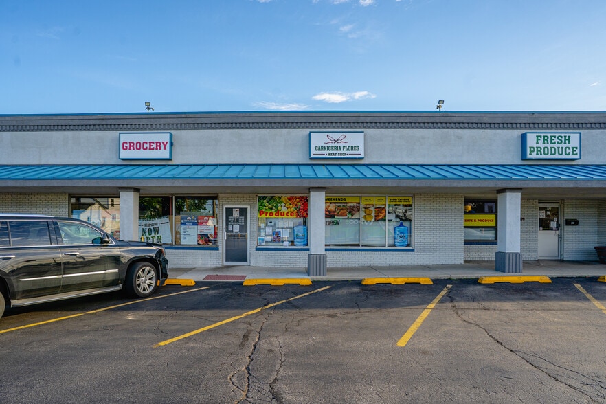 More Photos Of 800 Theodore, Crest Hill Convenience Store For Sale