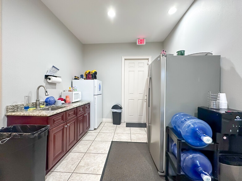 More Photos Of 180 Fitzgerald Rd, Lakeland Office For Sale