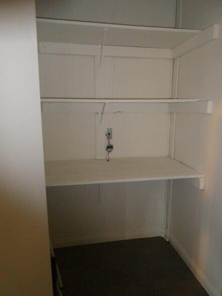 More Photos Of 447 W Burchett St, Glendale Office For Sale