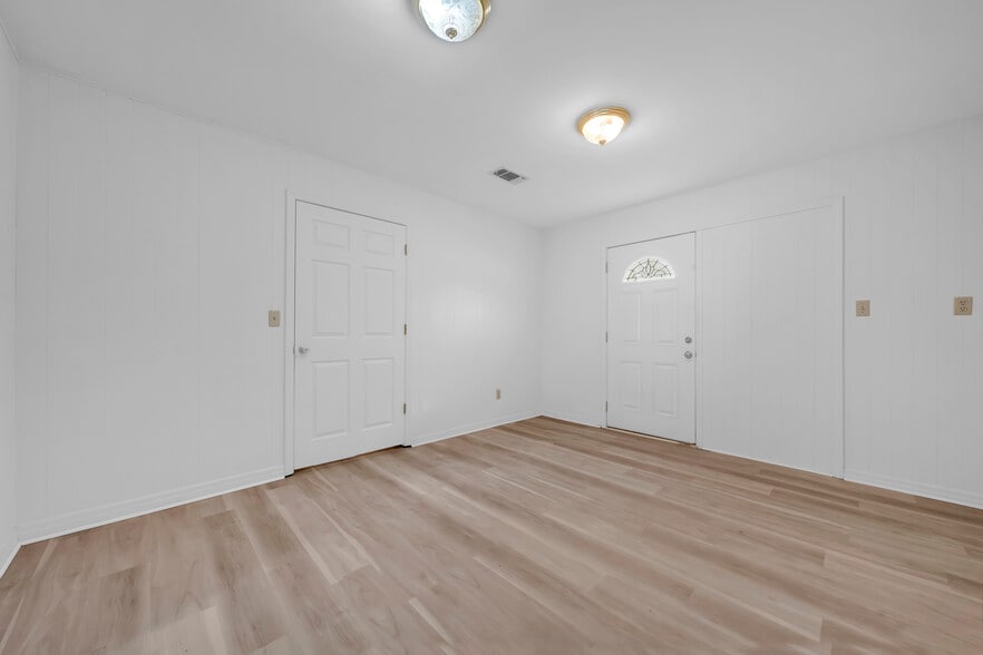 More Photos Of 12440 Magnolia Ave, Magnolia Springs Office For Lease