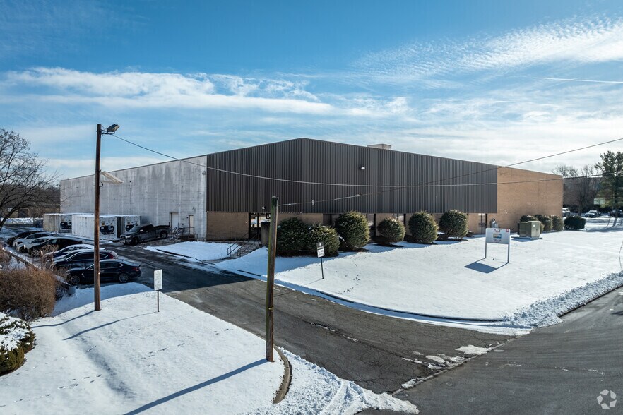 Primary Photo Of 8 Progress St, Edison Warehouse For Lease