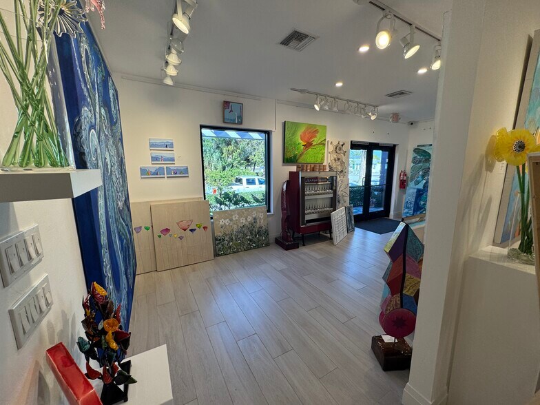 More Photos Of 3954 Bayshore Dr, Naples General Retail For Sale