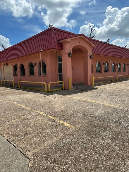 More Photos Of 7820 Fulton St, Houston Restaurant For Lease