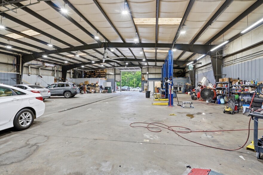More Photos Of 325 W Dixon Blvd, Shelby Unknown For Lease