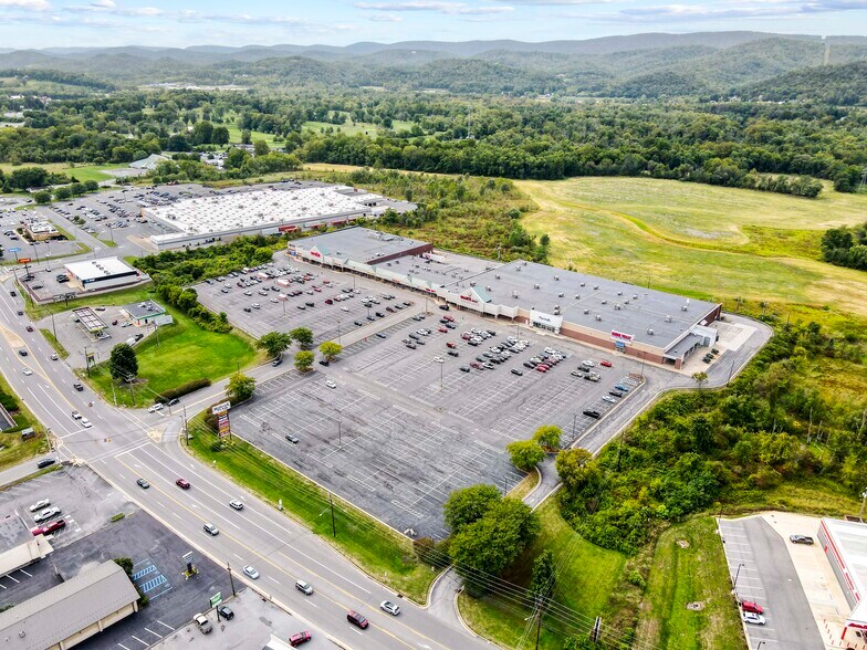 More Photos Of 1-6 Millbrook Plz, Mill Hall Unknown For Lease