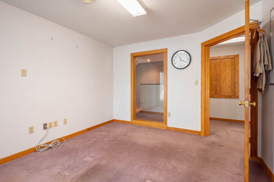 More Photos Of 74 Northeastern Blvd, Nashua Medical For Sale