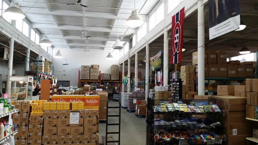 More Photos Of 310 Boul Crémazie O, Montréal Industrial For Sale