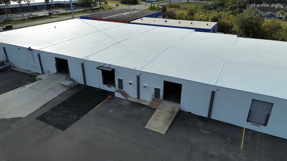 More Photos Of 12388 Starkey Rd, Largo Warehouse For Lease