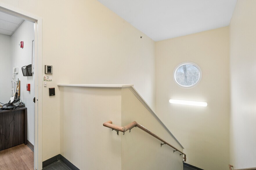 More Photos Of 443 W Lowell Ave, Haverhill Office For Sale