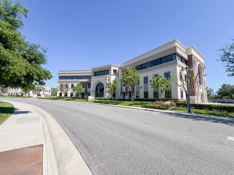 More Photos Of 11117 River Run Blvd, Bakersfield Office For Lease