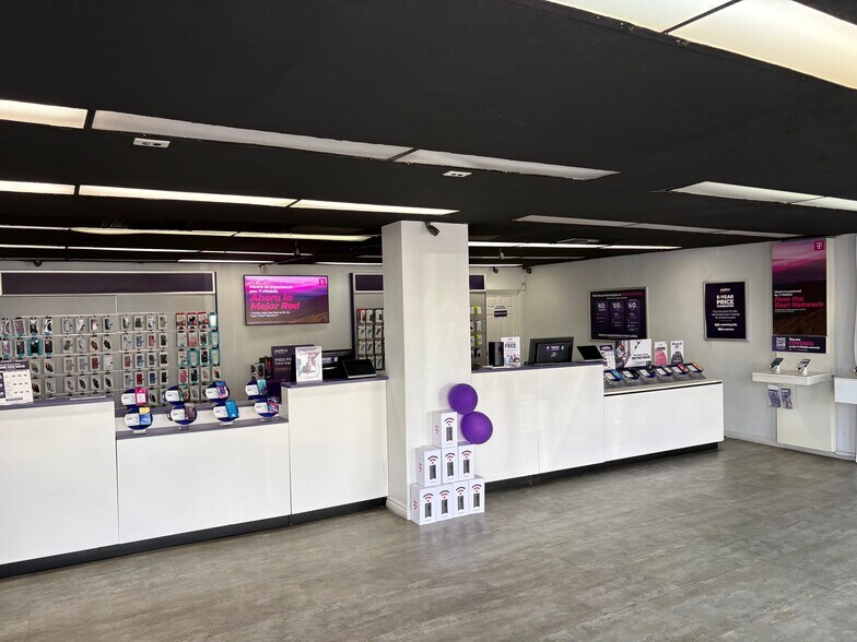 More Photos Of 3612-3620 W Jefferson Blvd, Los Angeles Storefront For Lease